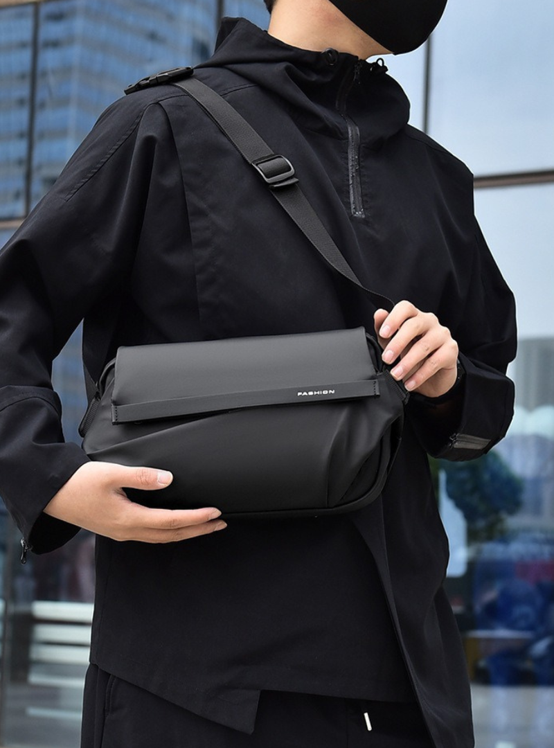 LONGROVER™ TRAVEL SLING BAG